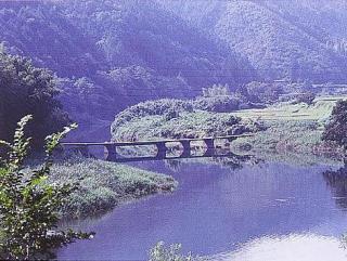 一斗俵沈下橋：いっとひょうちんかばし