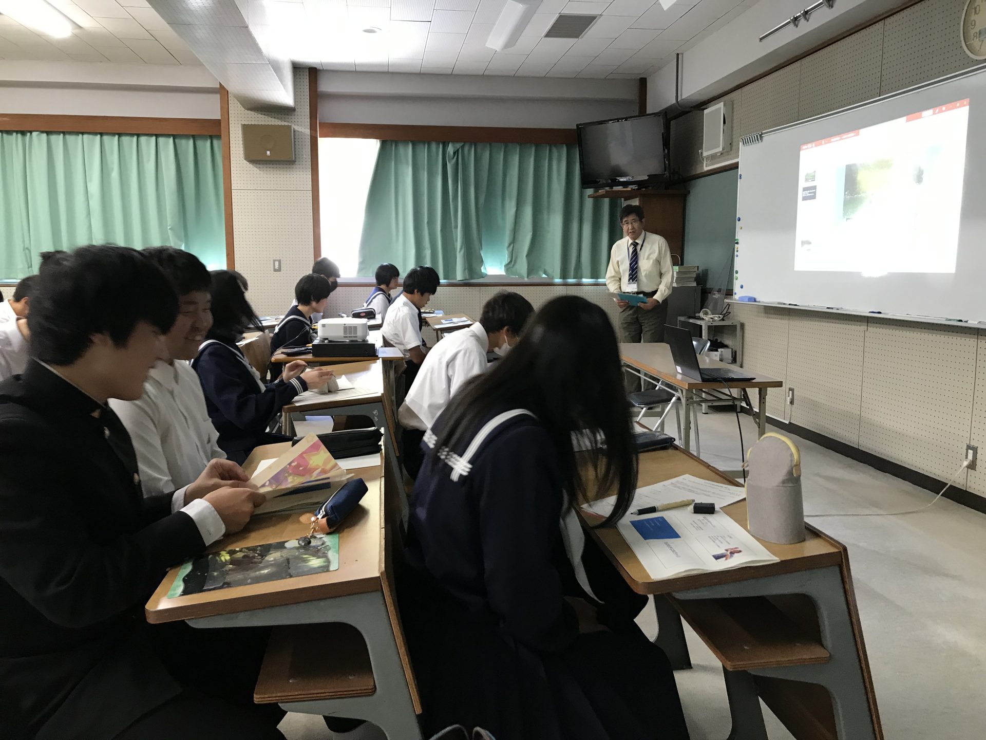 西土佐分校で四万十川の授業