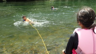 四万十町ふるさと学習事業（川がき体験）のお手伝いをしてきました。